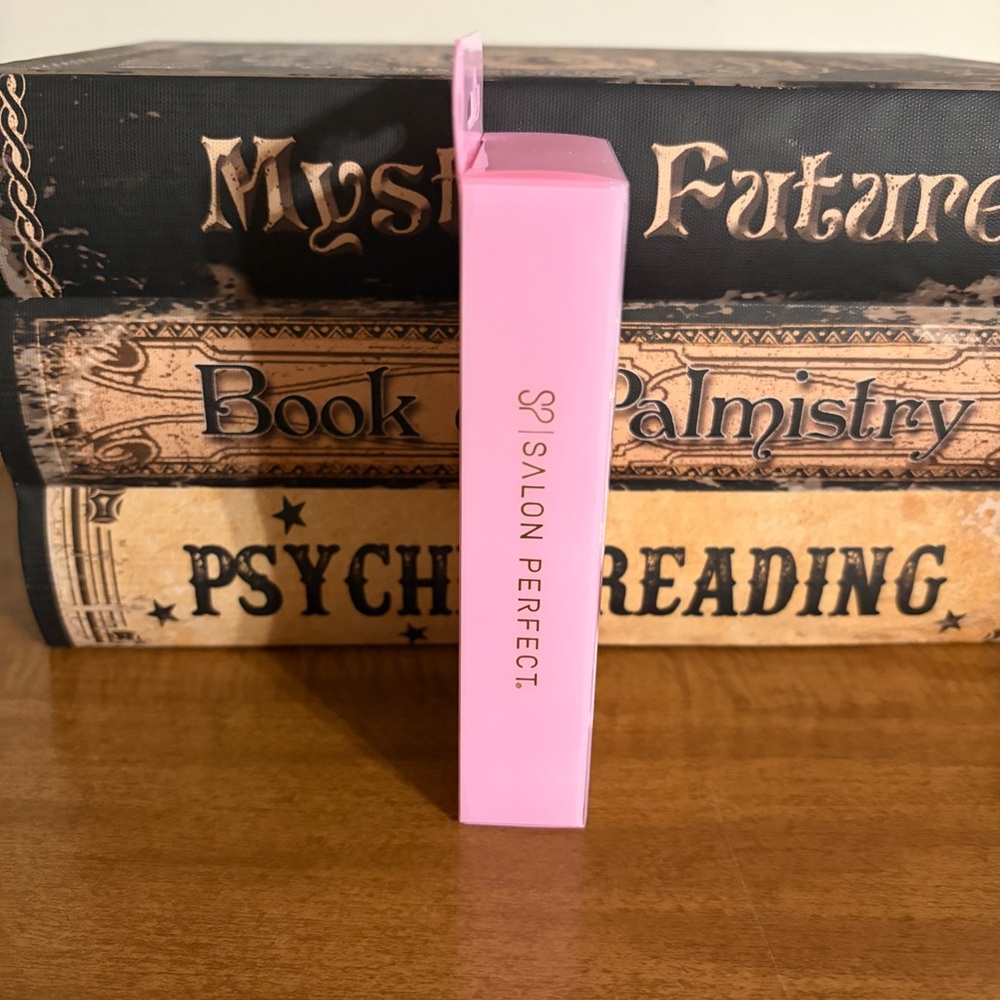 NEW Charmed 3D Embellished Nails - Picture 2 of 4